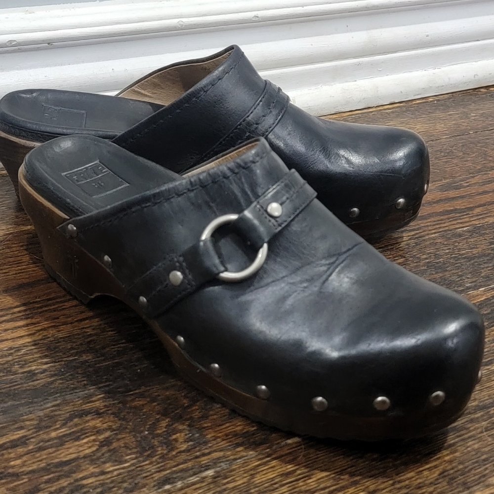 Frye black clogs mullets shoes 8